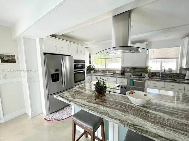4 of 35 - 416 N Rainbow Dr, Hollywood, FL