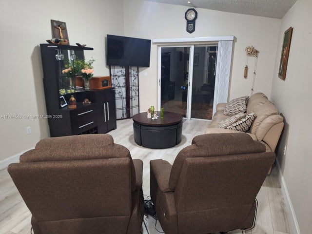 5 of 23 - 20401 Sw 1st St, Pembroke Pines, FL