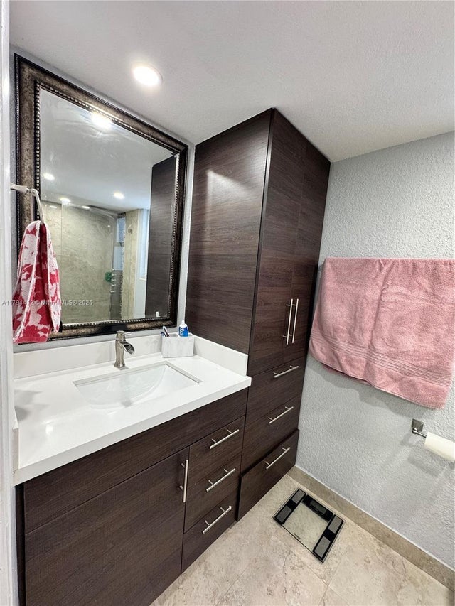 4 of 28 - 12663 Nw 8th Way, Miami, FL