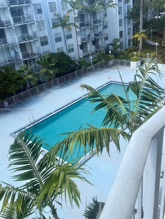 1 of 18 - 488 Nw 165th St Rd B-512, Miami, FL