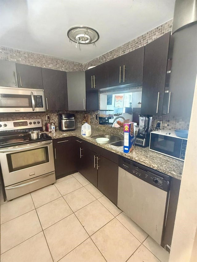 5 of 18 - 488 Nw 165th St Rd B-512, Miami, FL