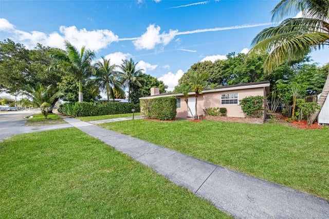 2 of 38 - 2821 N 74th Ave, Hollywood, FL