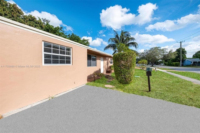 4 of 38 - 2821 N 74th Ave, Hollywood, FL