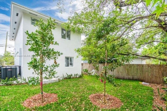 3 of 6 - 2778 Nw 44th St, Miami, FL