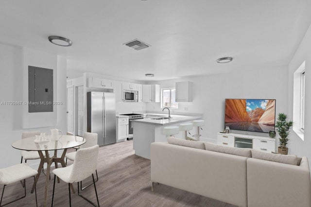 4 of 6 - 2778 Nw 44th St, Miami, FL