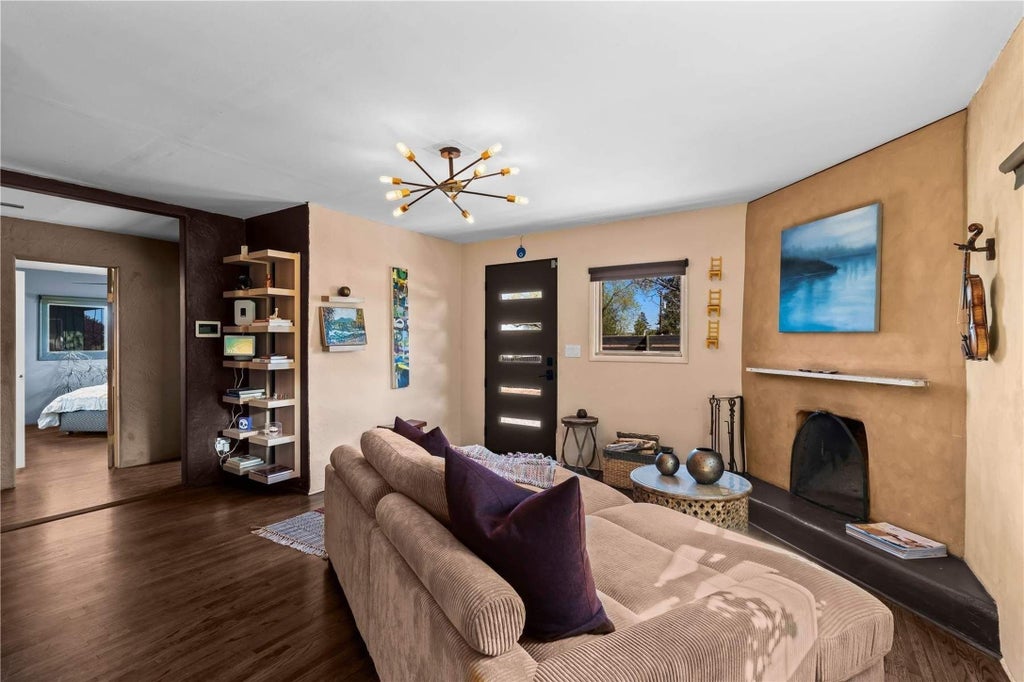 622 Calle Grillo, Santa Fe