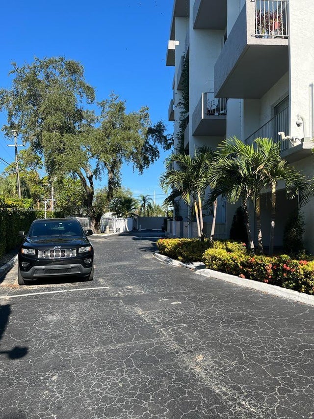 2 of 10 - 2020 Ne 135th St 609, North Miami, FL
