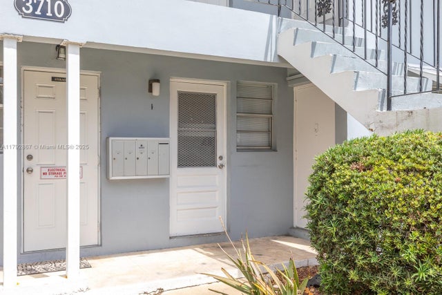 3 of 44 - 3710 Harrison St 1, Hollywood, FL