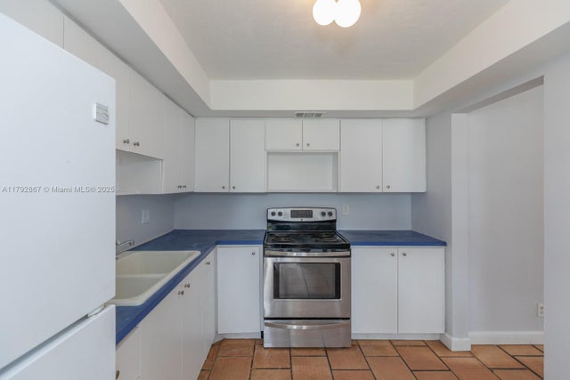 4 of 44 - 3710 Harrison St 1, Hollywood, FL