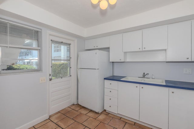 5 of 44 - 3710 Harrison St 1, Hollywood, FL