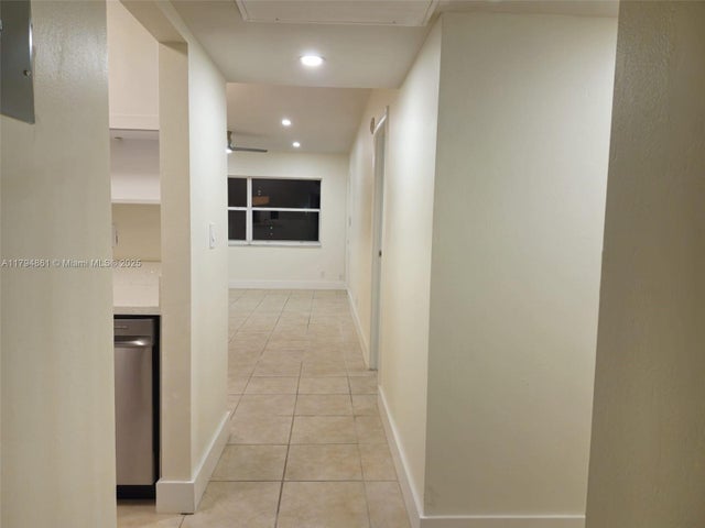 2 of 27 - 4800 Nw 35th St 607, Lauderdale Lakes, FL