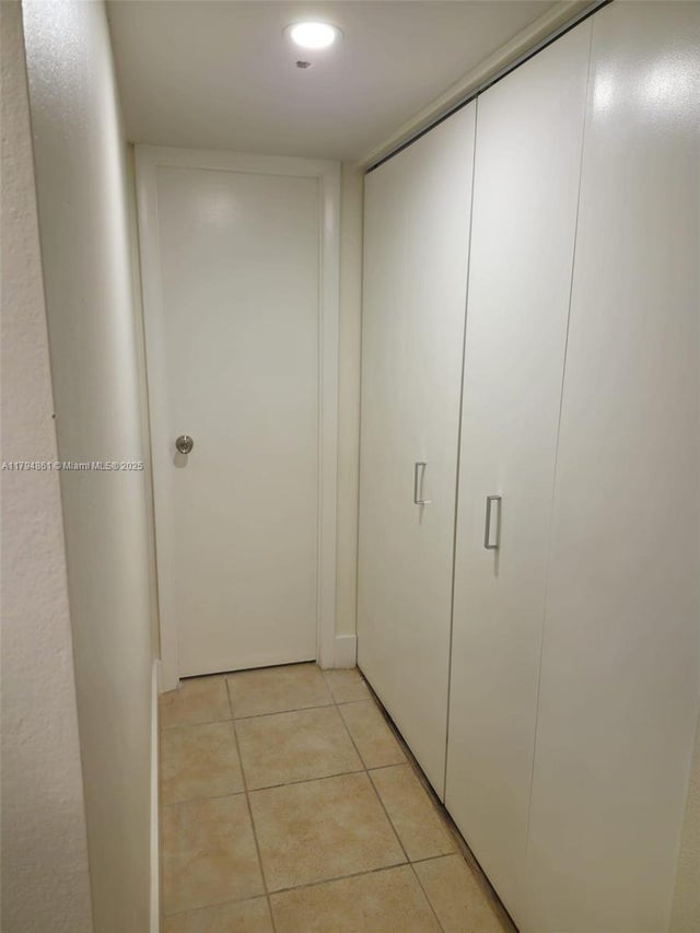 3 of 27 - 4800 Nw 35th St 607, Lauderdale Lakes, FL