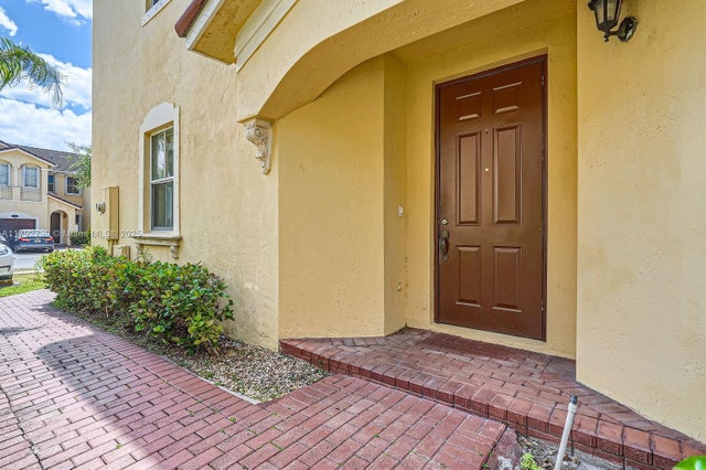 2 of 22 - 894 Sw 151st Pl, Miami, FL