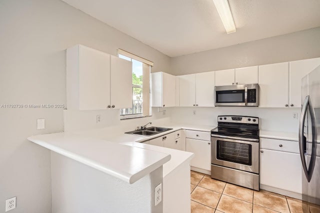 5 of 22 - 894 Sw 151st Pl, Miami, FL