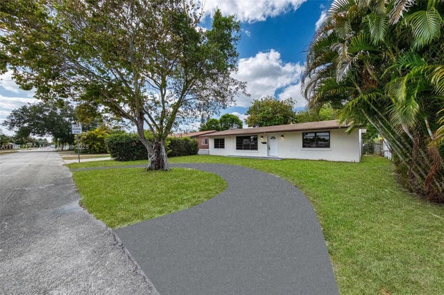 2 of 32 - 7817 Ne Madeira St, Miramar, FL