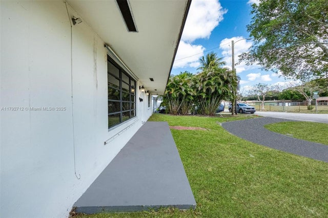 5 of 32 - 7817 Ne Madeira St, Miramar, FL