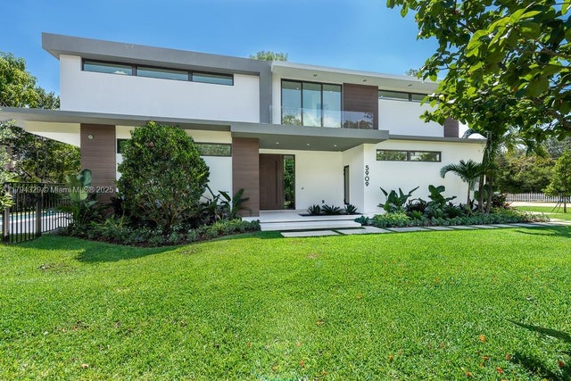1 of 34 - 5909 Sw 76th St, South Miami, FL
