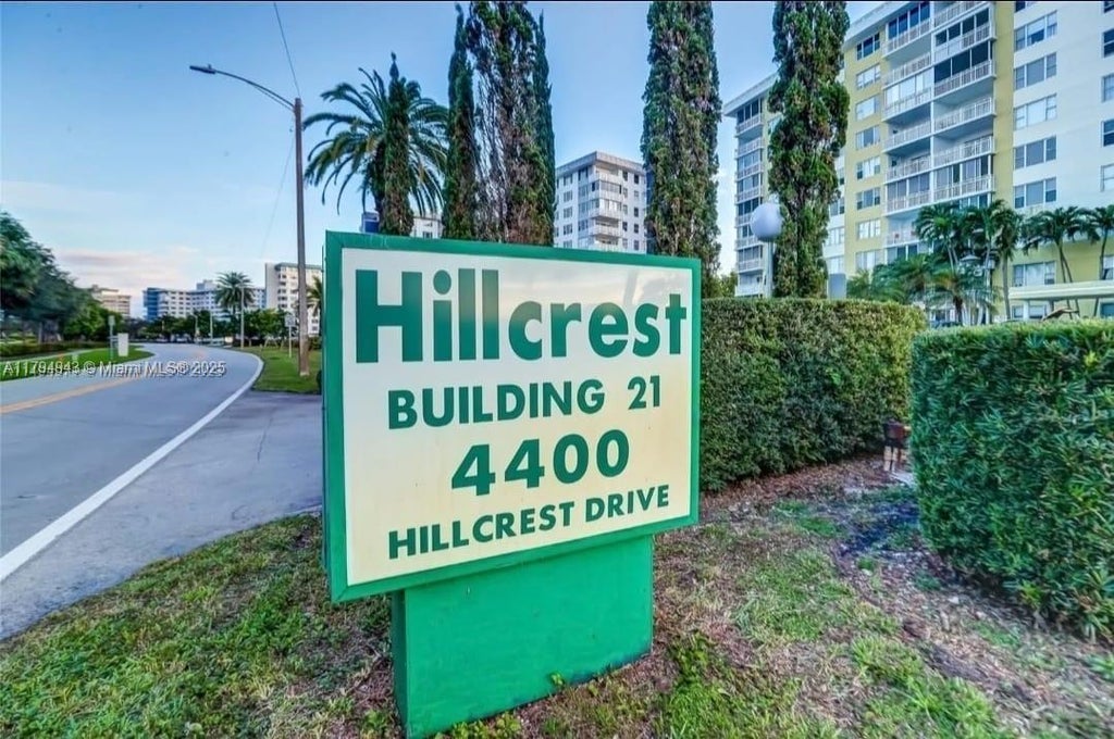 4400 Hillcrest Dr 215-b, Hollywood