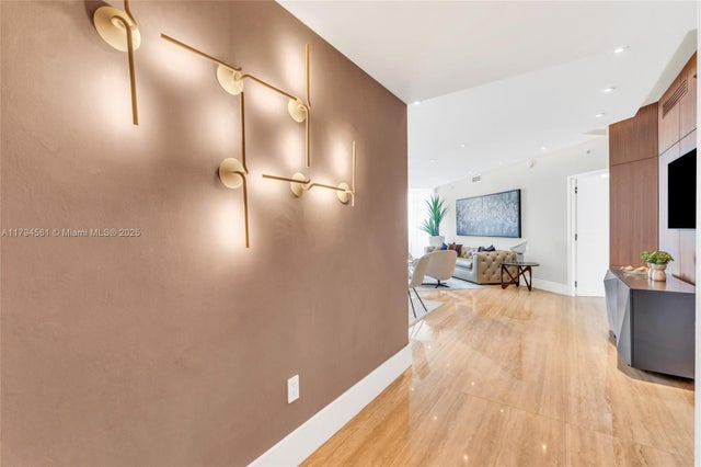 5 of 41 - 17111 Biscayne Blvd 2208, Aventura, FL