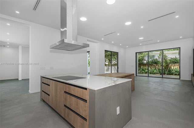 3 of 33 - 2730 Sw 17th Ave, Miami, FL