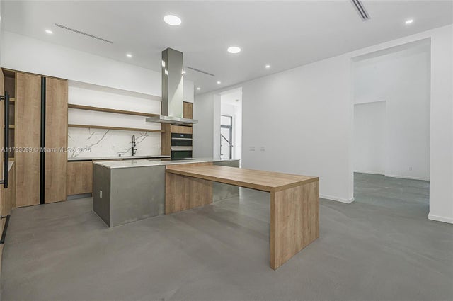 5 of 33 - 2730 Sw 17th Ave, Miami, FL