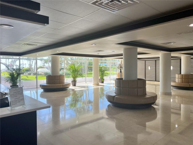 4 of 28 - 5005 Collins Ave 214, Miami Beach, FL