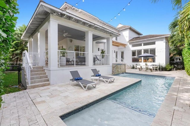 1 of 48 - 689 Glenridge Rd, Key Biscayne, FL