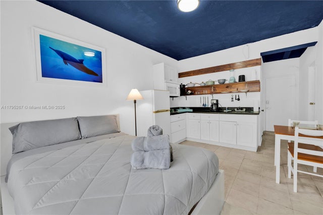 1 of 16 - 255 W 24th St 302, Miami Beach, FL