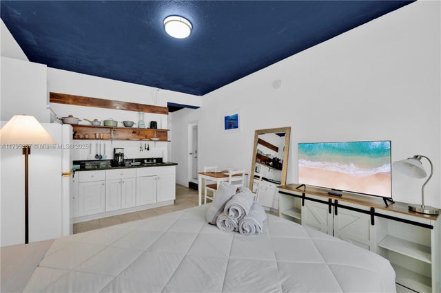 2 of 16 - 255 W 24th St 302, Miami Beach, FL