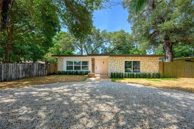 3 of 35 - 736 Ne 164th St, Miami, FL