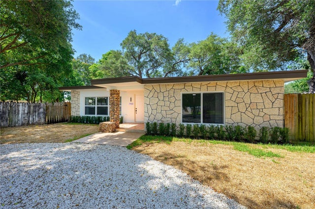 5 of 35 - 736 Ne 164th St, Miami, FL
