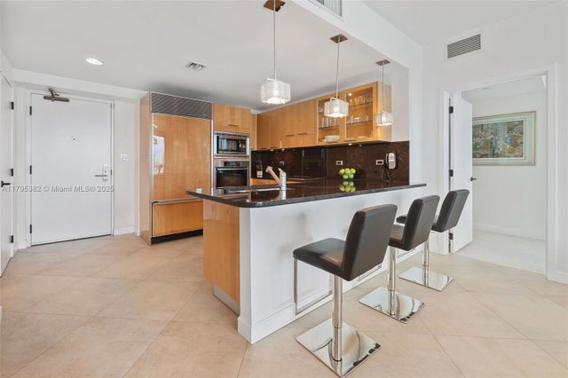 4 of 42 - 6799 Collins Ave 1106, Miami Beach, FL