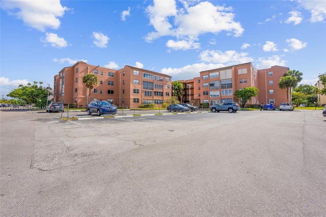 1 of 21 - 2861 Somerset Dr 104, Lauderdale Lakes, FL
