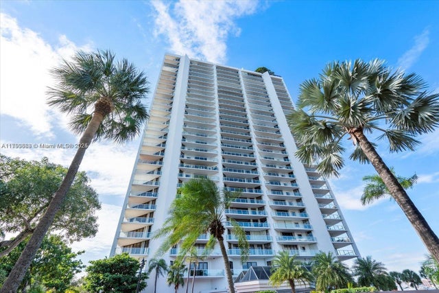 2 of 45 - 19500 Turnberry Way 20d, Aventura, FL