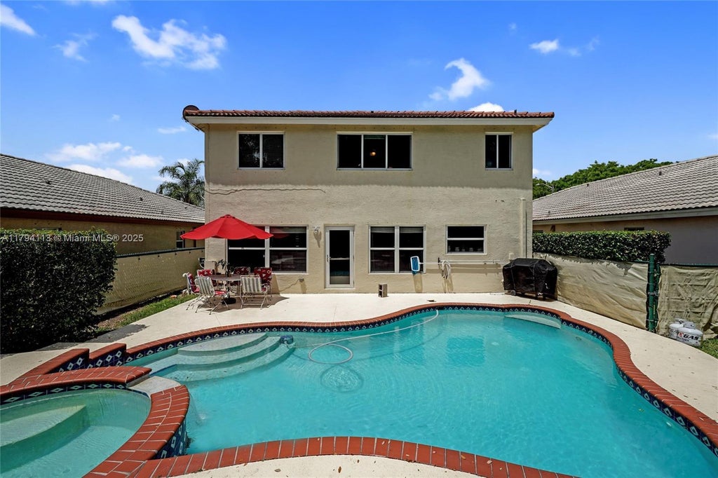 2093 Nw 208th Ter, Pembroke Pines