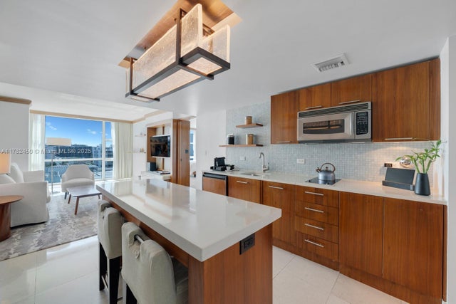 6801 Collins Ave 702 (door 702), Miami Beach