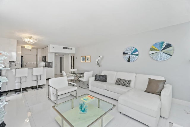 2 of 32 - 100 Lincoln Rd 611, Miami Beach, FL