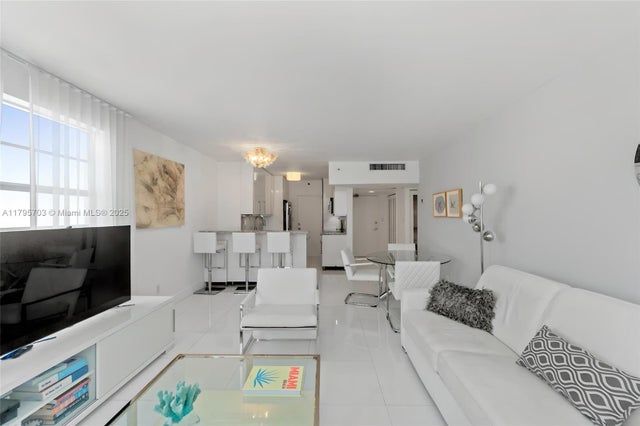 4 of 32 - 100 Lincoln Rd 611, Miami Beach, FL