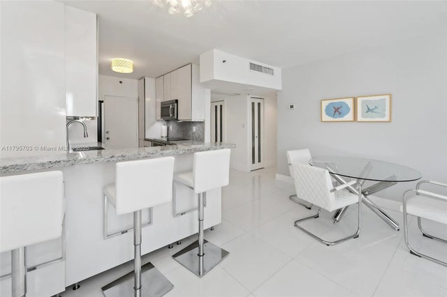 5 of 32 - 100 Lincoln Rd 611, Miami Beach, FL