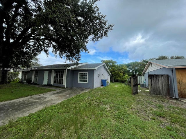 3 of 52 - 4030 School Cir, La Belle, FL