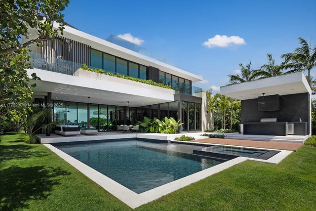 2 of 45 - 5515 Pine Tree Dr, Miami Beach, FL