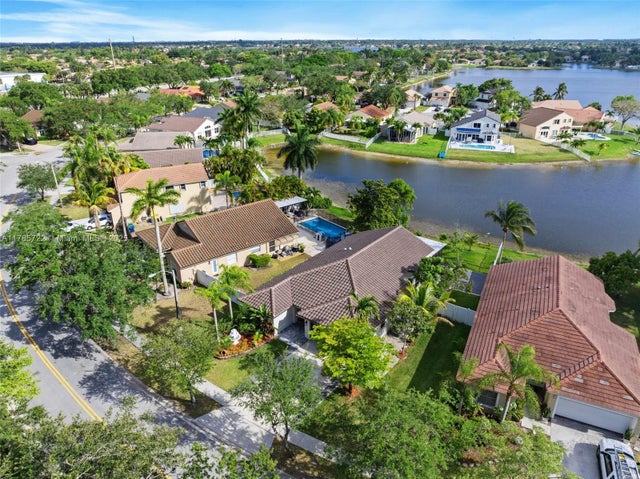 4 of 37 - 18506 Nw 24th Pl, Pembroke Pines, FL