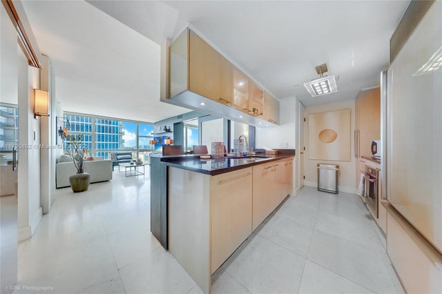 4 of 17 - 6801 Collins Ave 1111, Miami Beach, FL