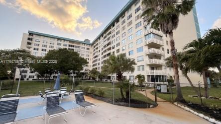 1 of 12 - 4330 Hillcrest Dr 214, Hollywood, FL