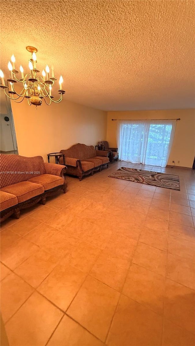 4 of 12 - 4330 Hillcrest Dr 214, Hollywood, FL