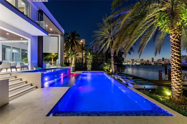 2 of 93 - 441 N Hibiscus Dr, Miami Beach, FL
