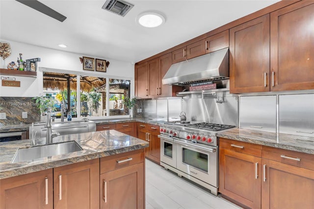 4 of 43 - 2108 Ne 124th St, North Miami, FL