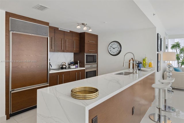 4 of 78 - 465 Brickell Ave 701, Miami, FL