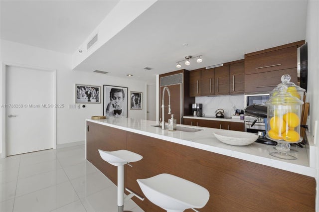 5 of 78 - 465 Brickell Ave 701, Miami, FL