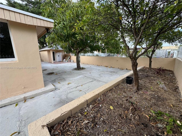 4 of 36 - 4701 Sw 104th Ct, Miami, FL